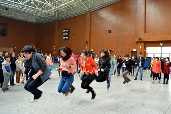 我院举行女生节系列活动之师生趣味运动会