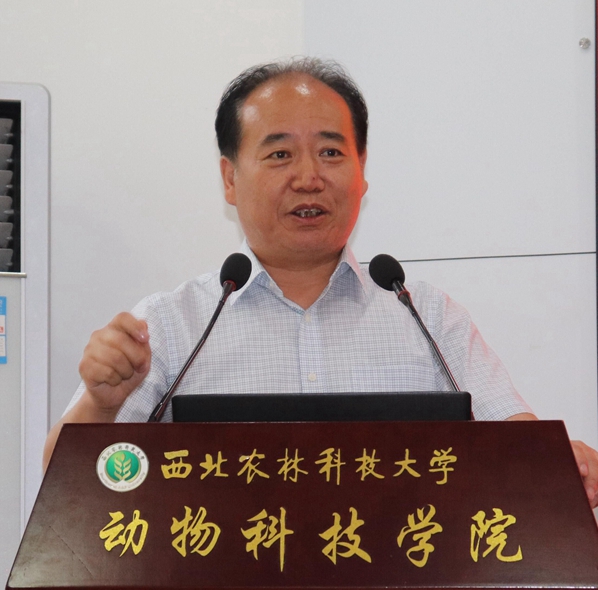 学校开展领头羊计划羊产业研究生学位论文集中答辩