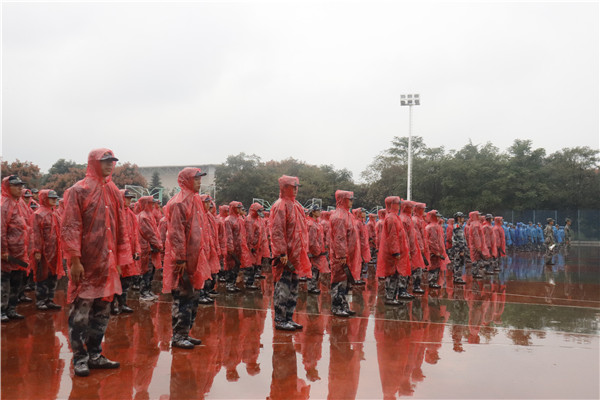 2ff21c242e9243e4a4e569a0a7978d54.jpg 雨中训练.JPG