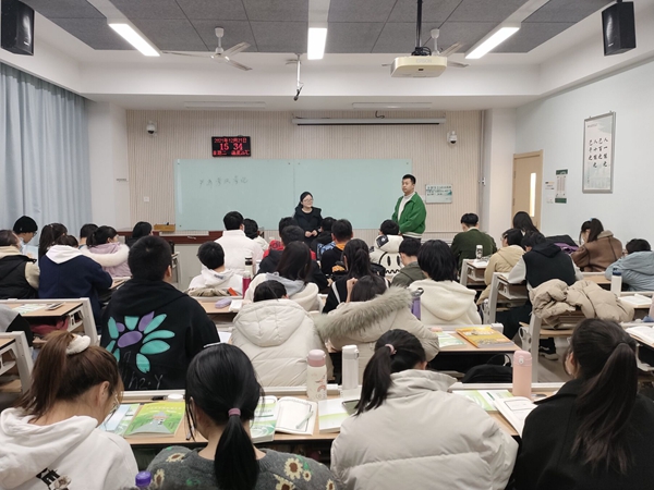 eff2bb2f6e7843158d05904e653ac4f3.jpg 班会2.jpg