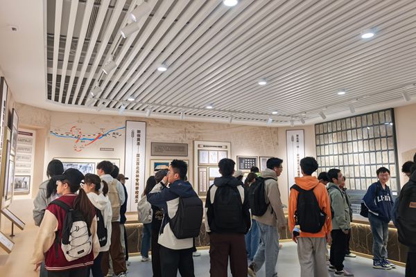 图二  同学们了解西农初创历史.jpg